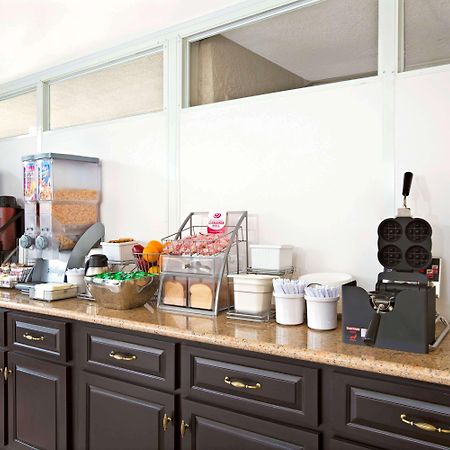 Super 8 By Wyndham Los Angeles-Culver City Area Luaran gambar
