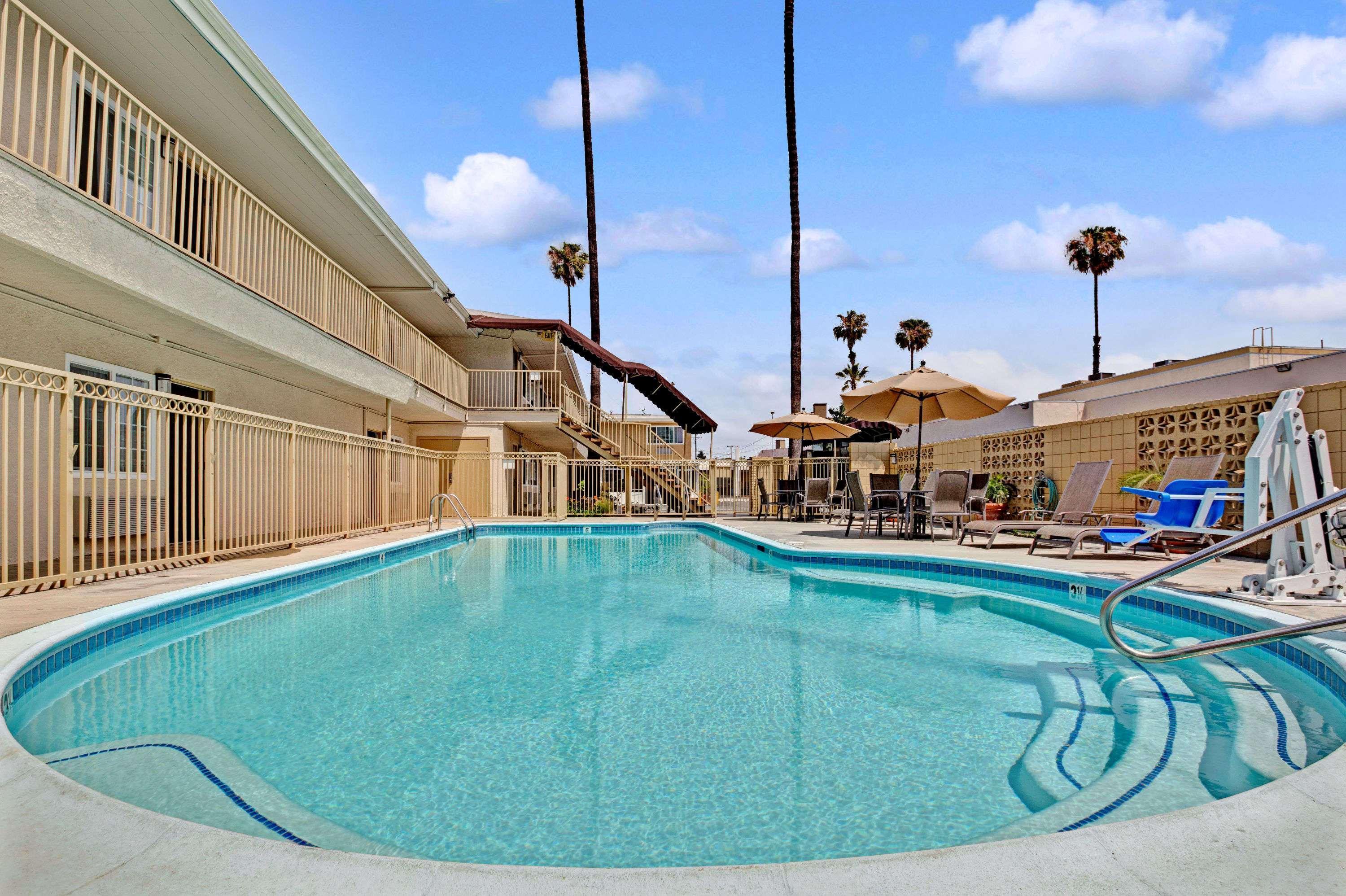 Super 8 By Wyndham Los Angeles-Culver City Area Luaran gambar